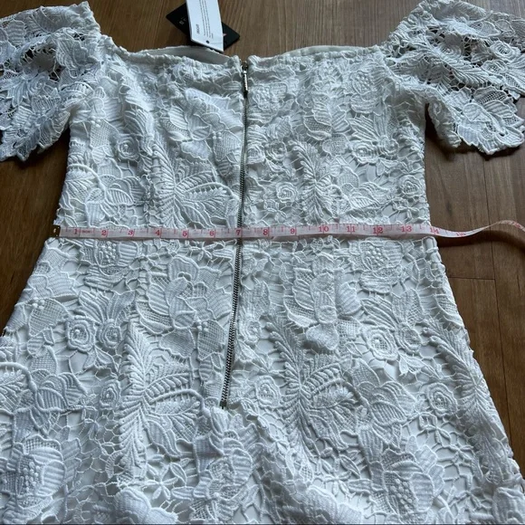 NWT GUESS off-shoulder dress - size 2 - Picture 10 of 16